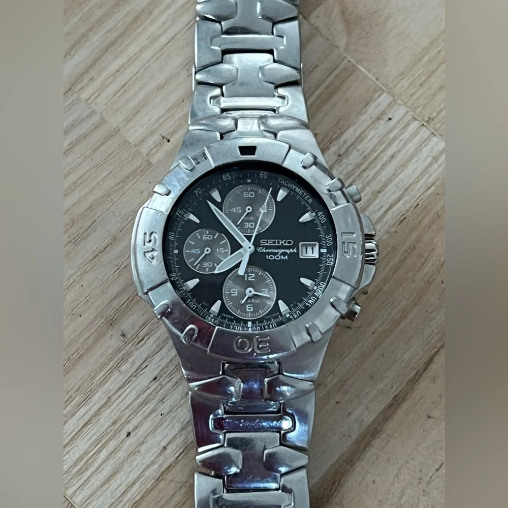 Seiko Chronograph Men’s Watch Rare Vintage Black Dial Date Stainless Bracelet